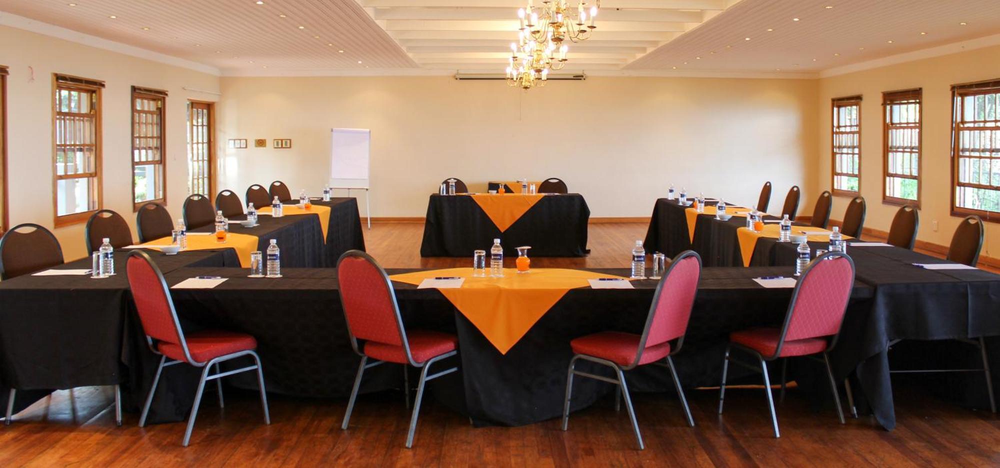 Hotel Coach House & 4*